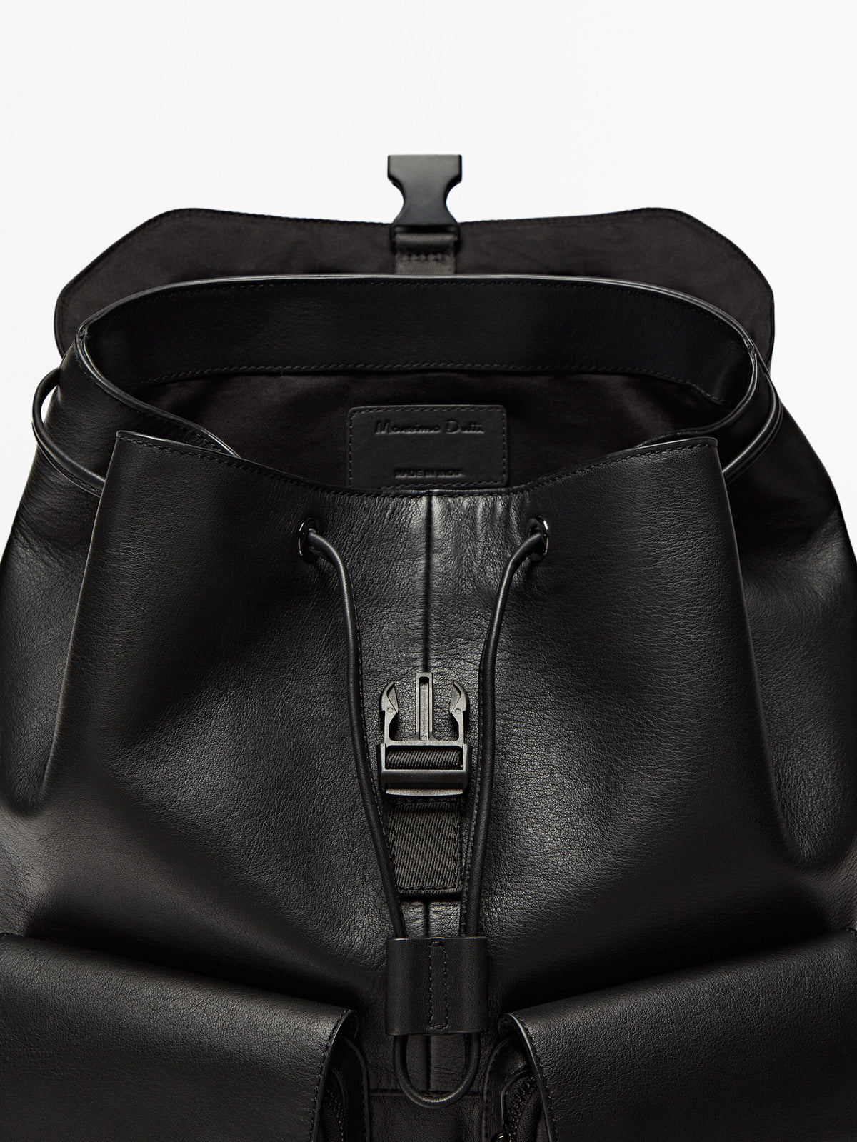 Mochila negra piel bolsillos - NEGRO