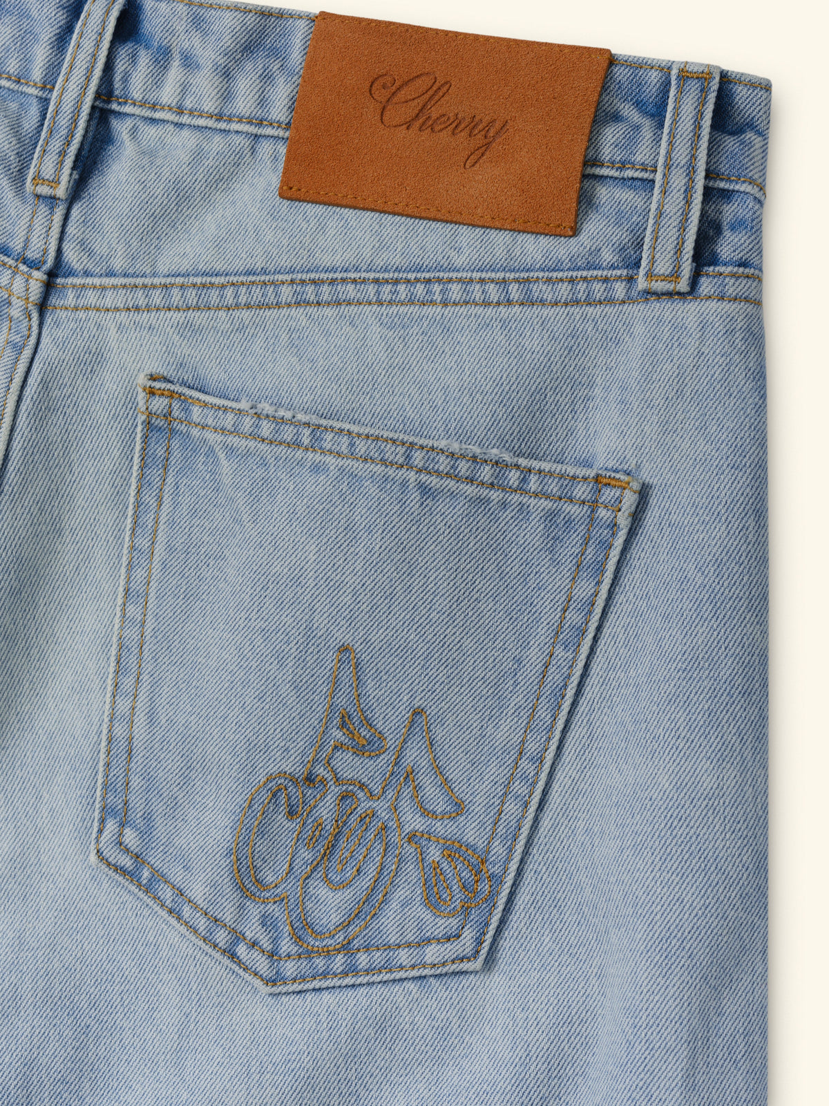 Relaxed 5 Pocket Jeans (Light Wash)