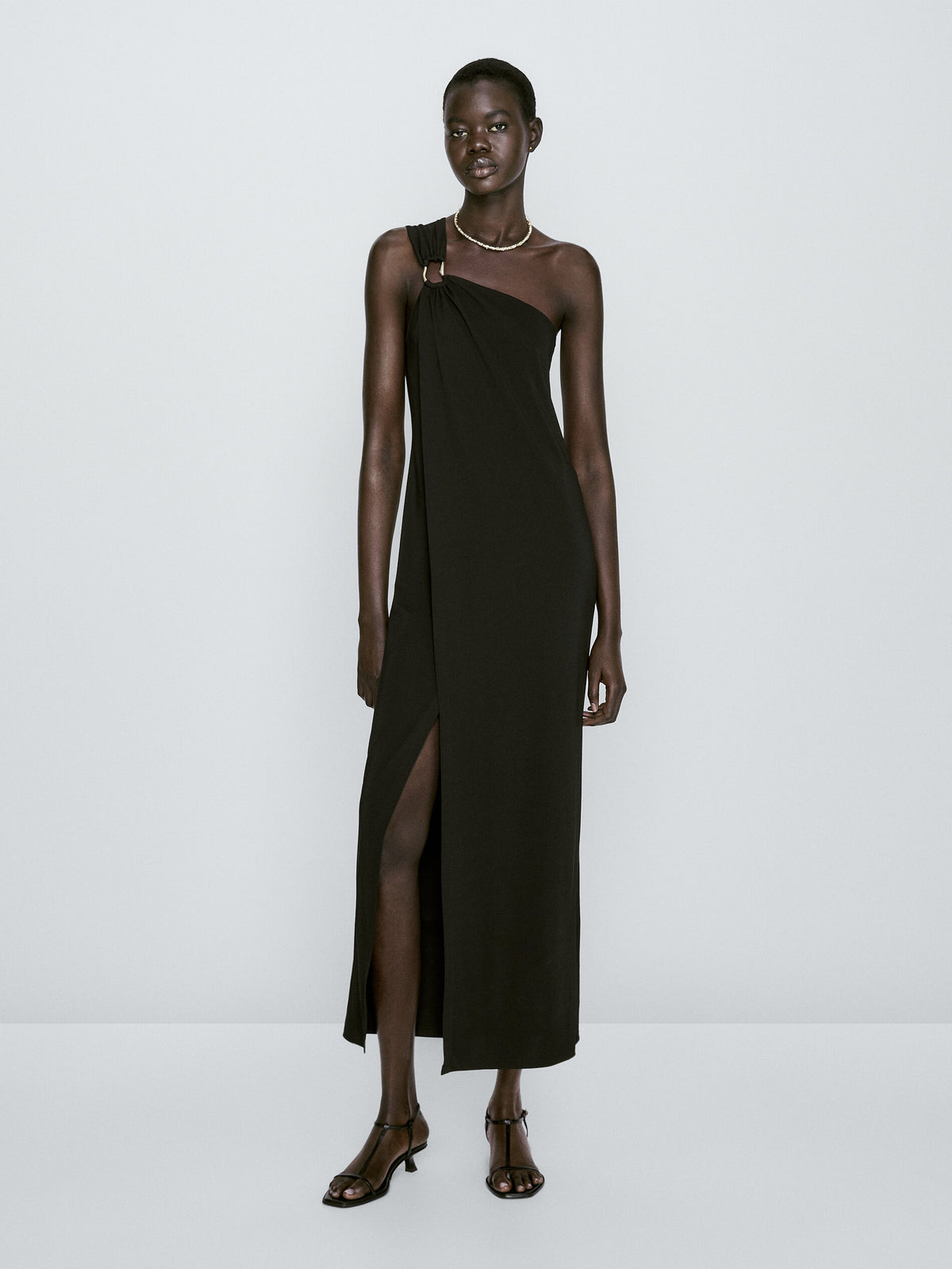 Vestido asimétrico detalle pieza - NEGRO