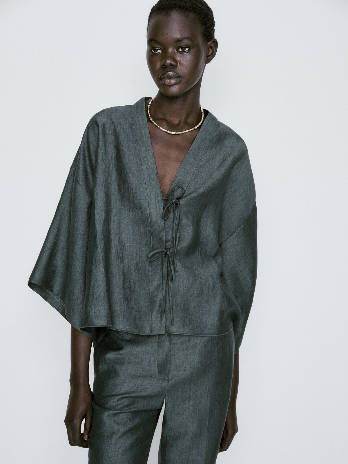 Kimono corto mezcla lino lazos - VERDE