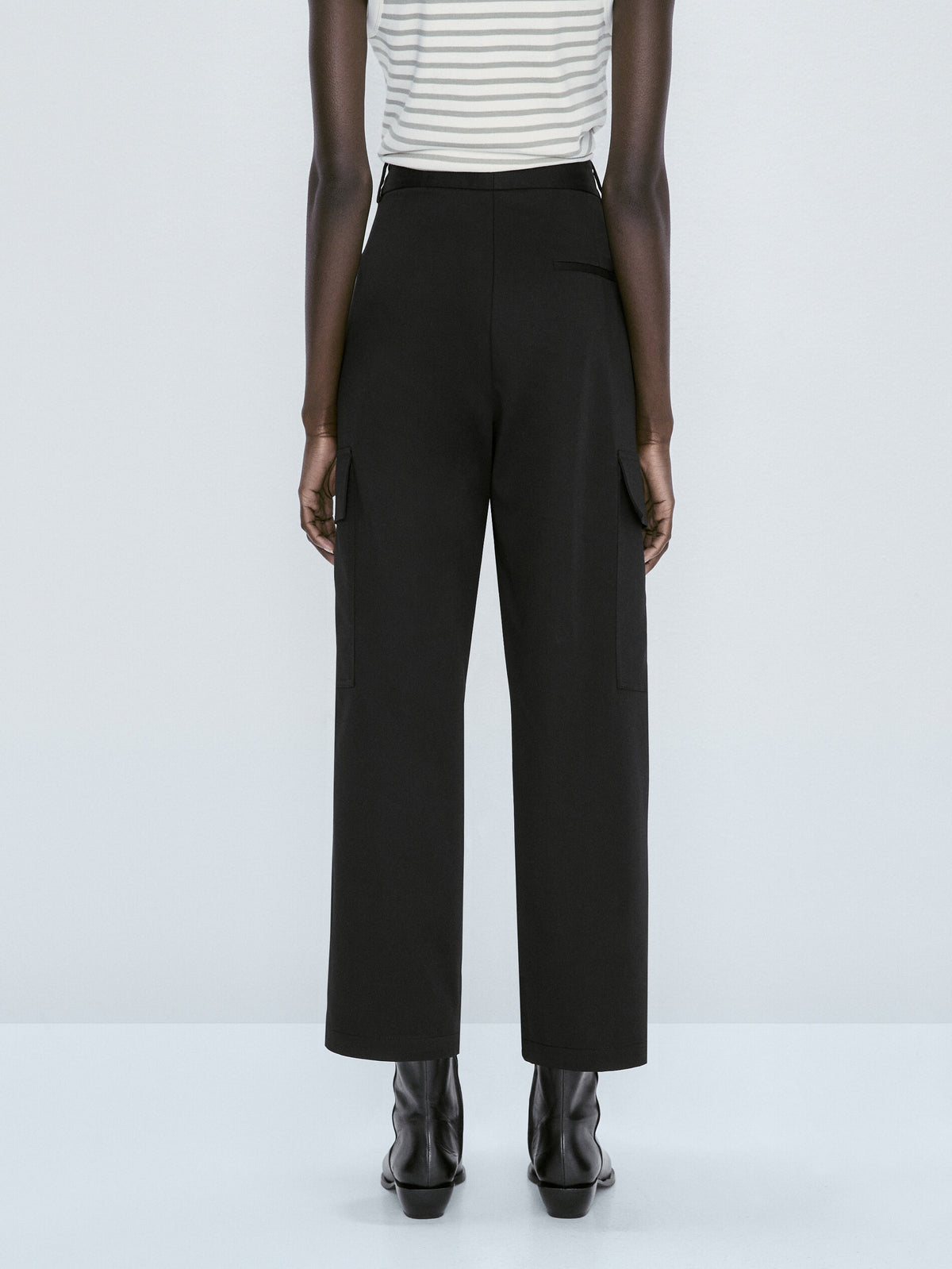 Pantalón negro pinzas cargo - NEGRO