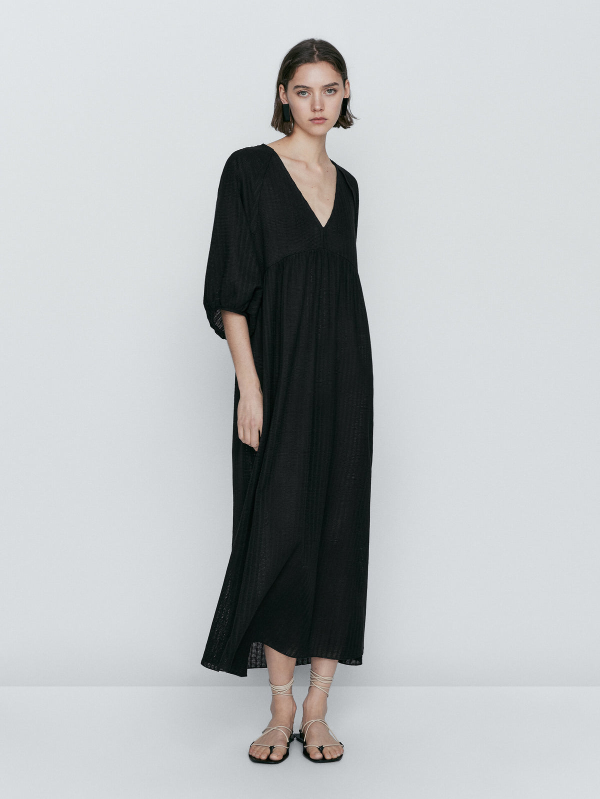 Vestido midi estructura manga abullonada - NEGRO