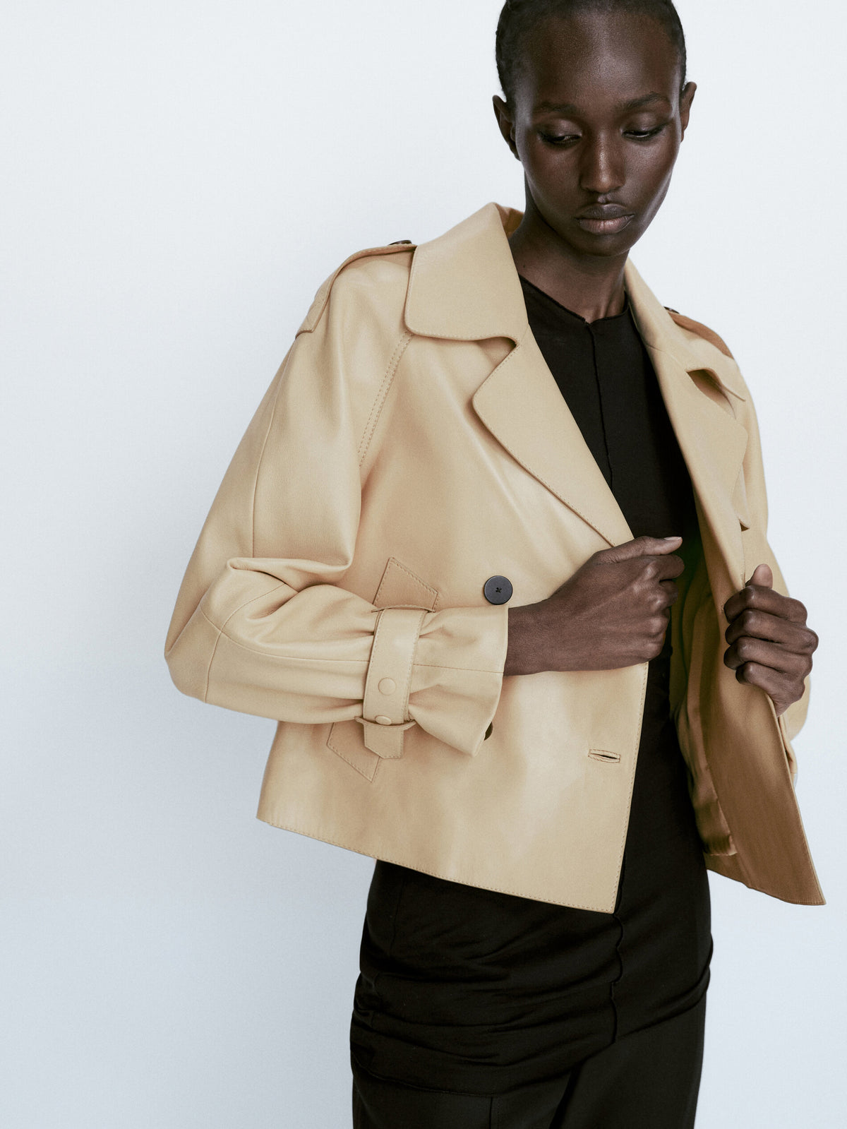 Chaqueta trench crop piel napa - BEIGE