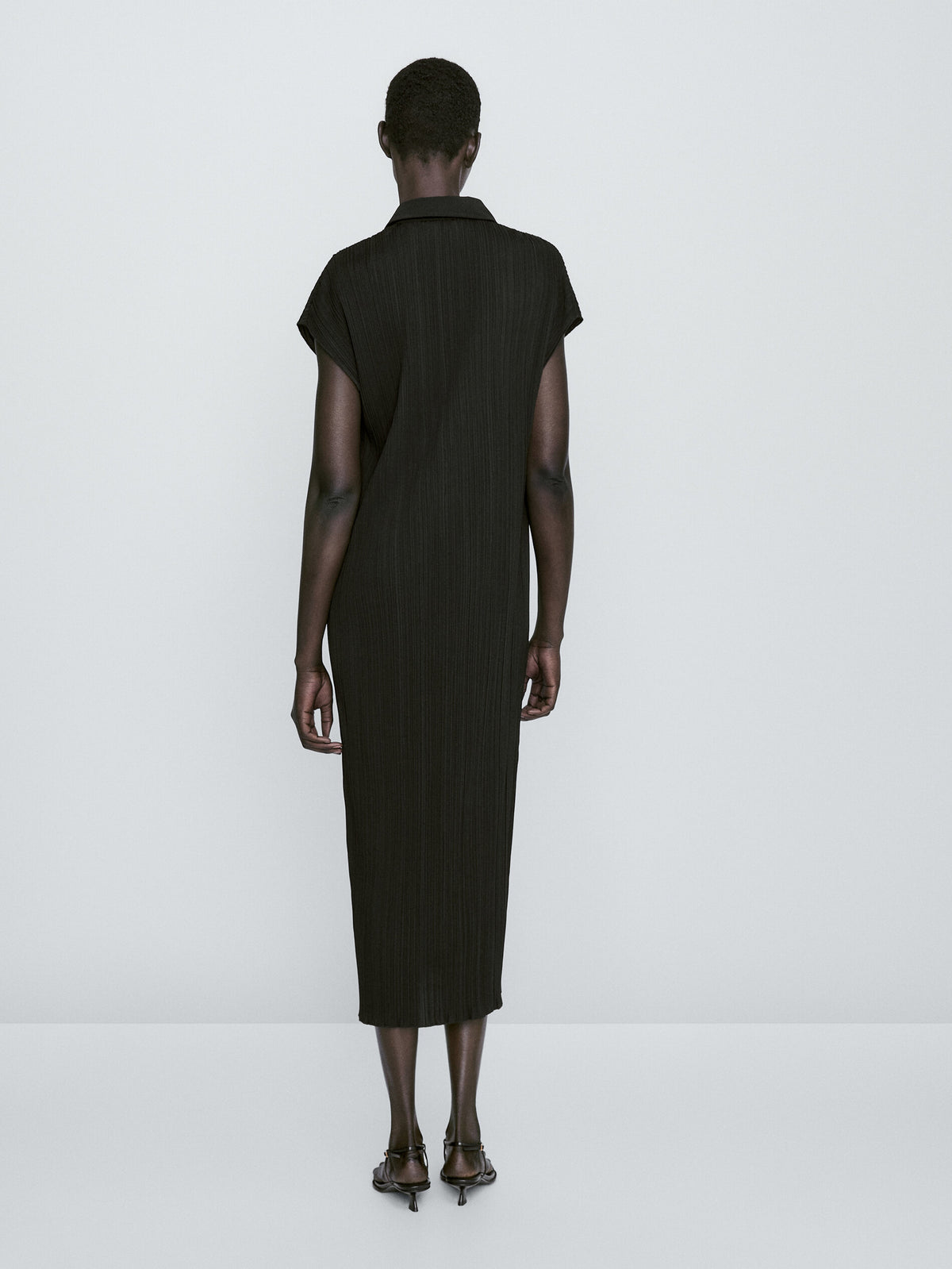 Vestido polo plisado - NEGRO