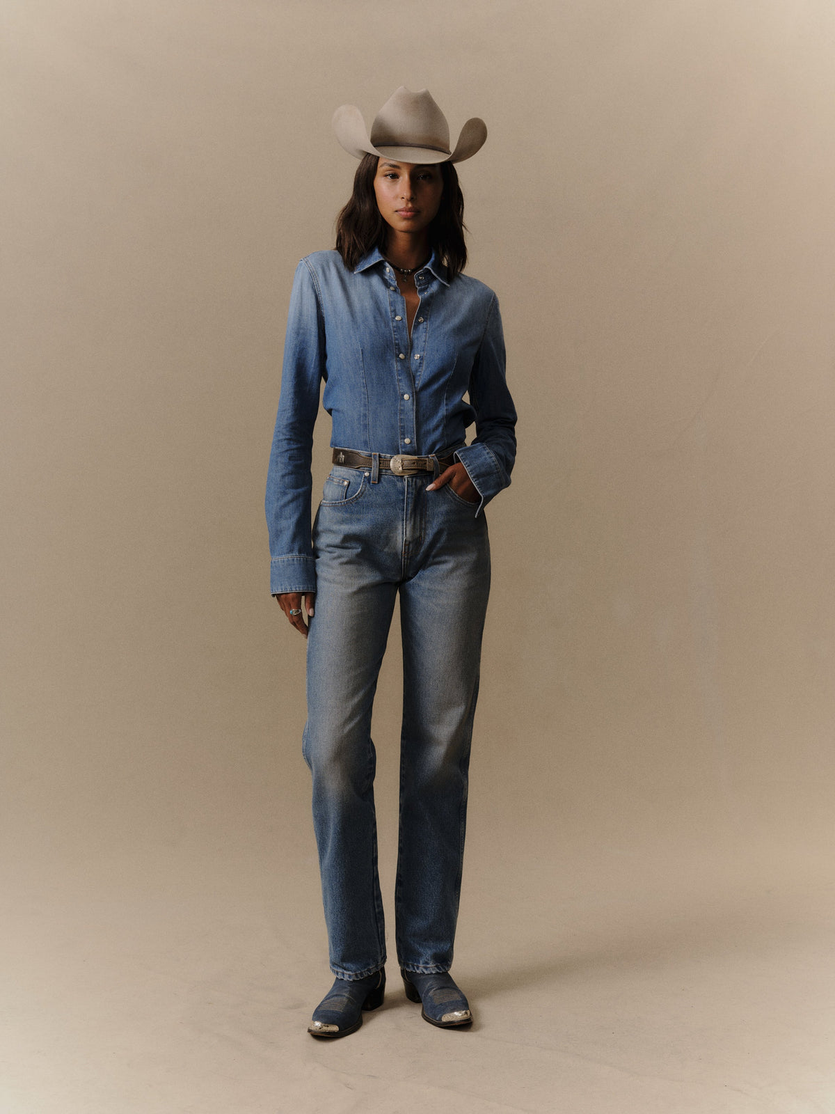 Women's Fitted Western Button Up (Medium Wash)