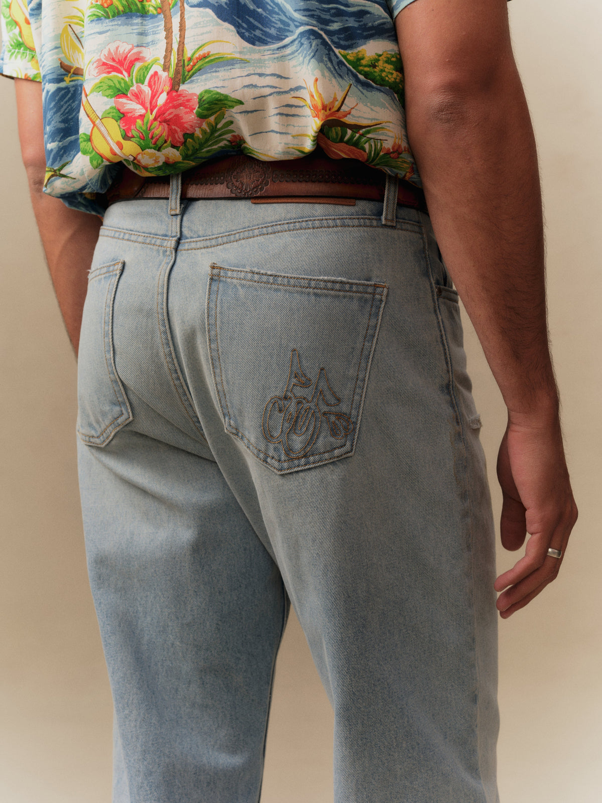 Relaxed 5 Pocket Jeans (Light Wash)