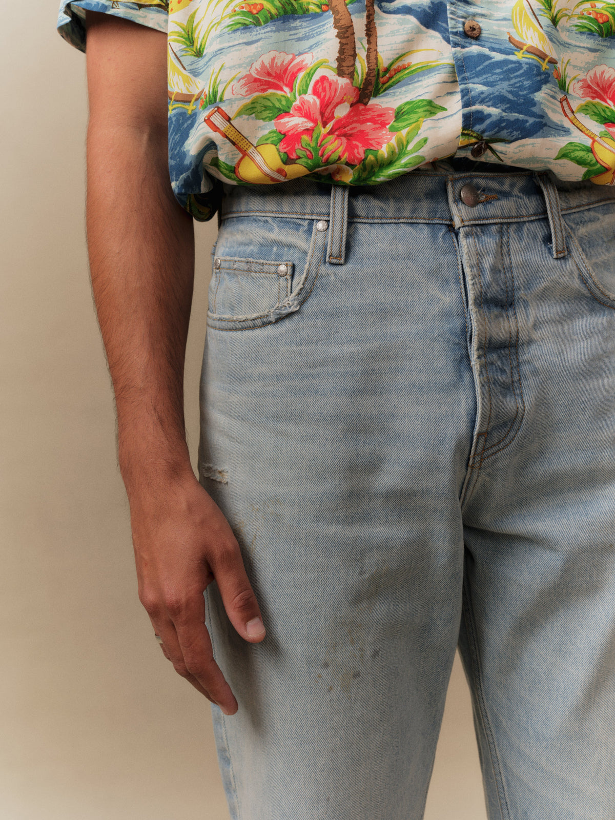 Relaxed 5 Pocket Jeans (Light Wash)
