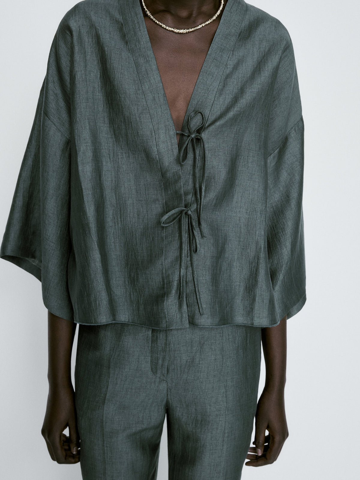 Kimono corto mezcla lino lazos - VERDE