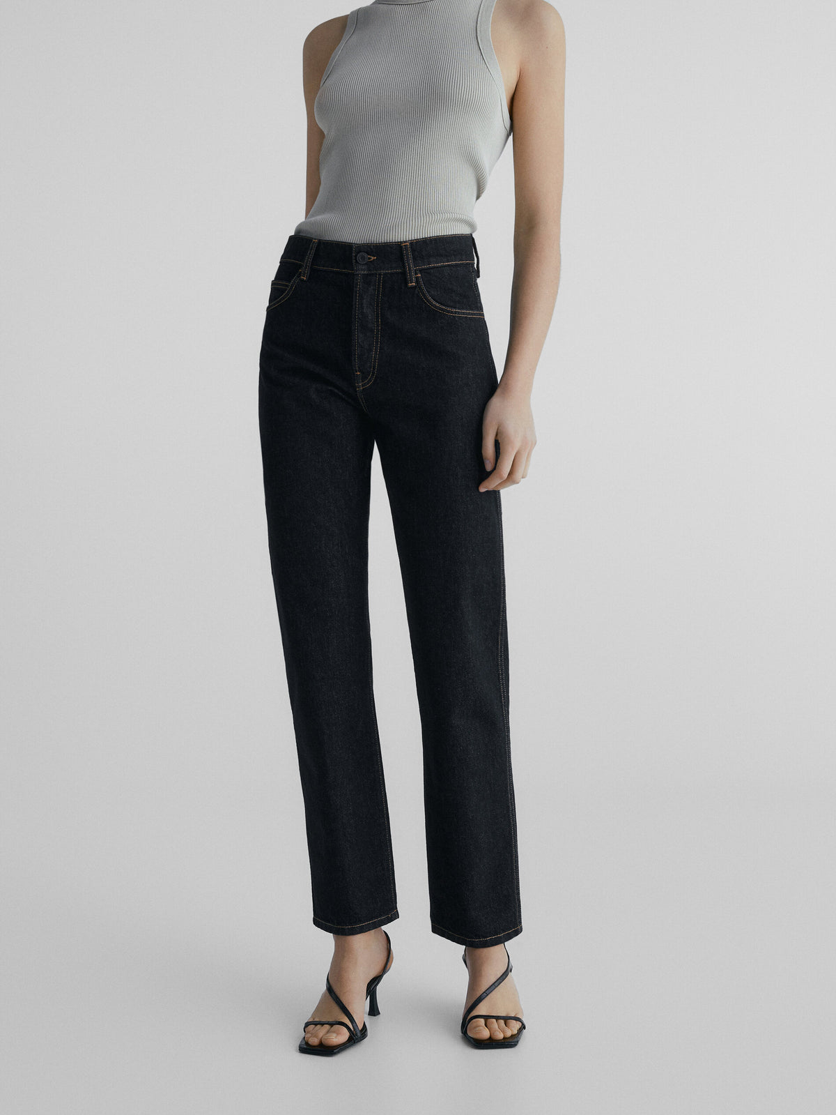 Pantalón vaquero tiro alto slim fit - NEGRO