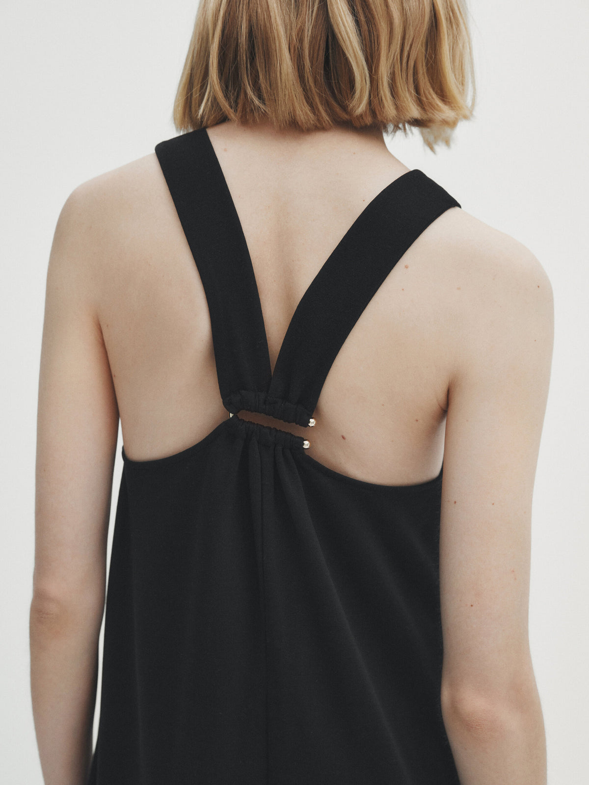 Vestido midi detalle pieza frunce espalda - NEGRO