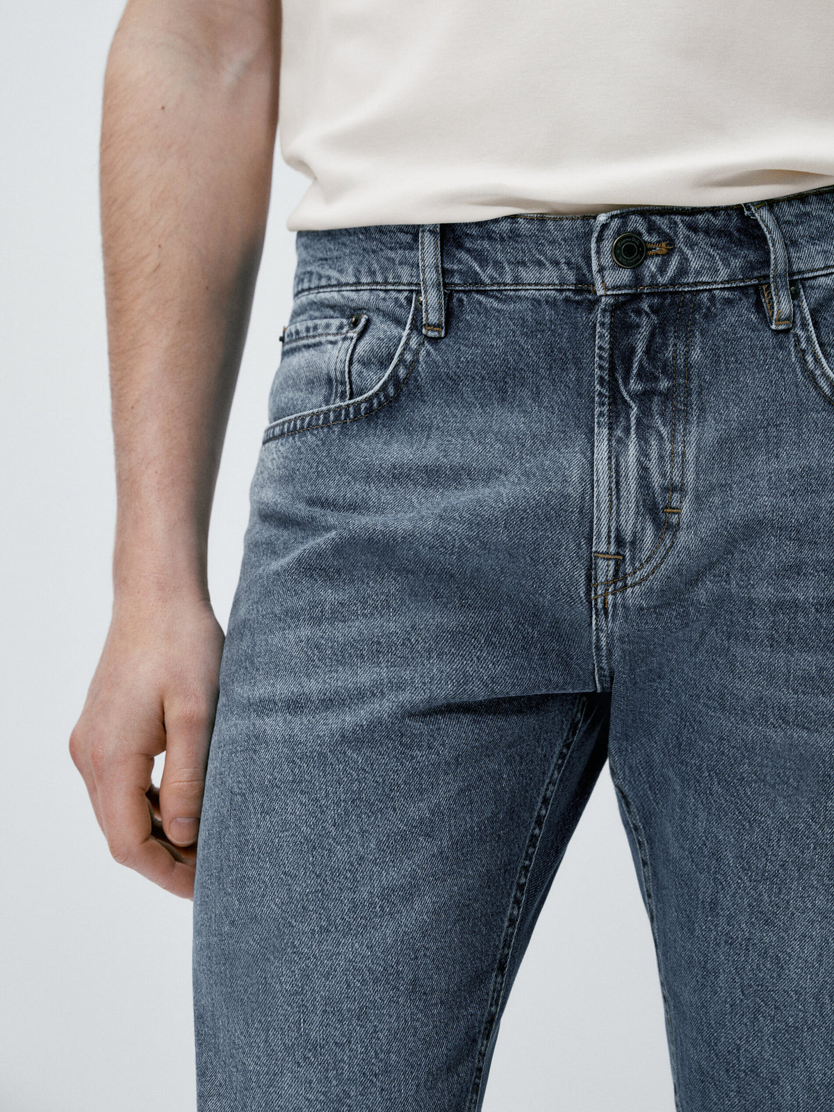 Pantalón vaquero mid stone wash tapered fit - INDIGO