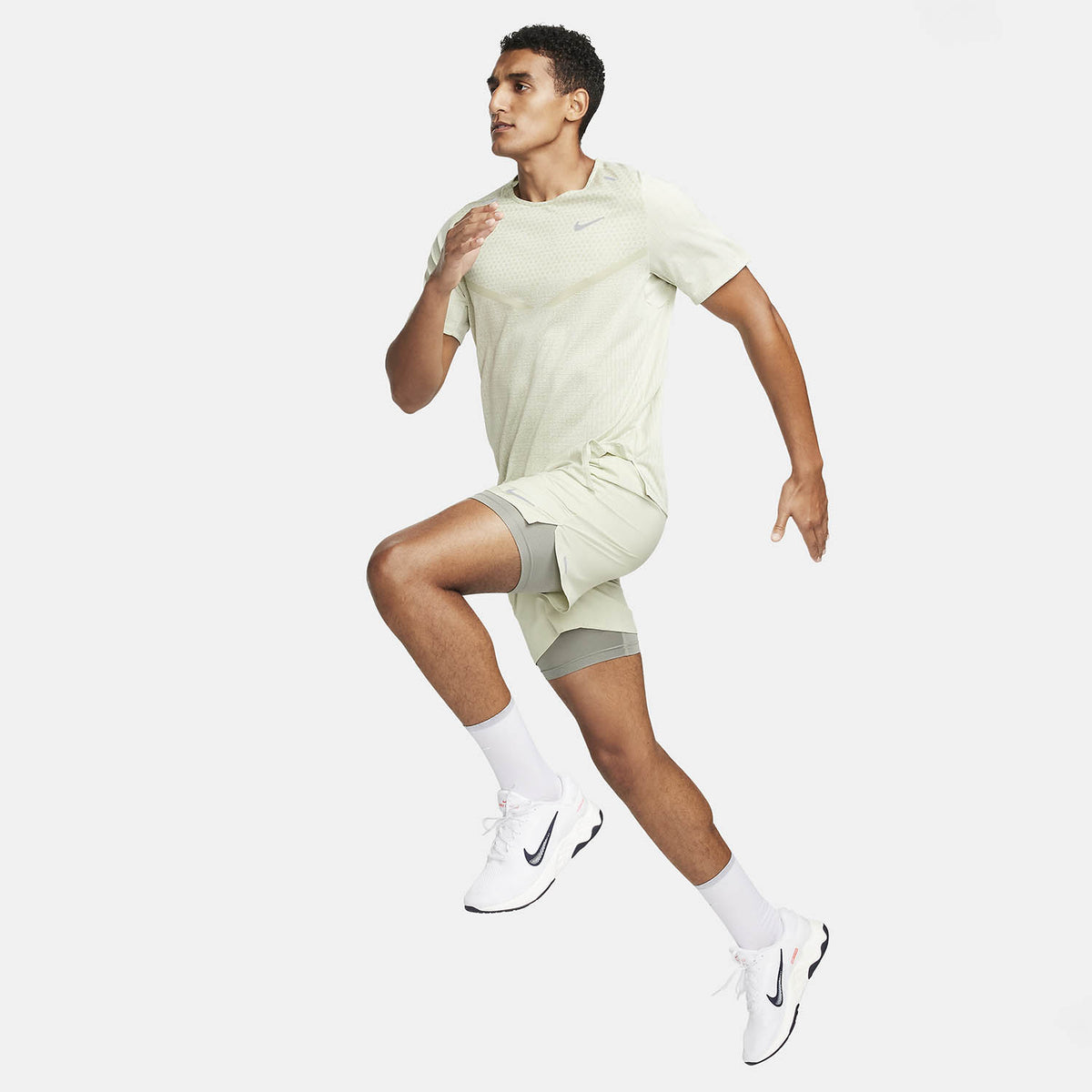 Nike Dri-FIT Stride 2 in 1 7in Pantaloncini Olive Aura/Dark Stucco/Reflective Silver