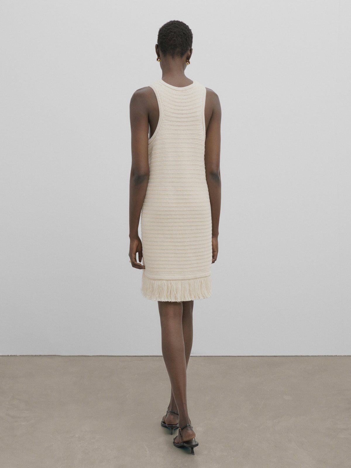 Vestido corto punto crochet flecos -Studio - BEIGE