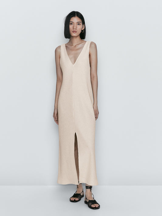 Vestido estructura escote pico abertura - CRUDO