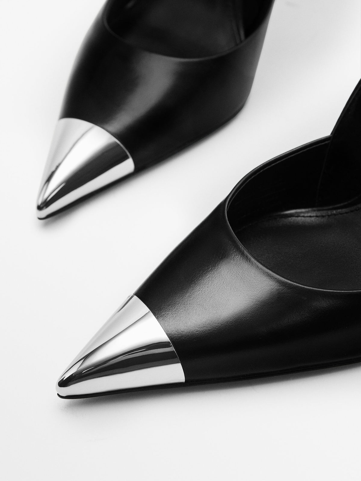 Zapato tacón piel punta metálica - Studio - NEGRO