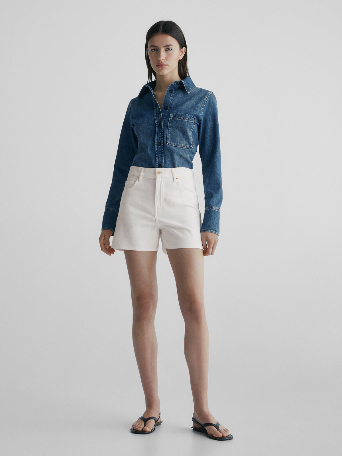 Short denim tiro alto - CRUDO