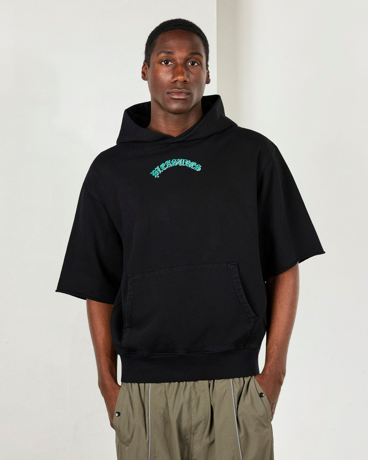 CUT OFF HOODIE