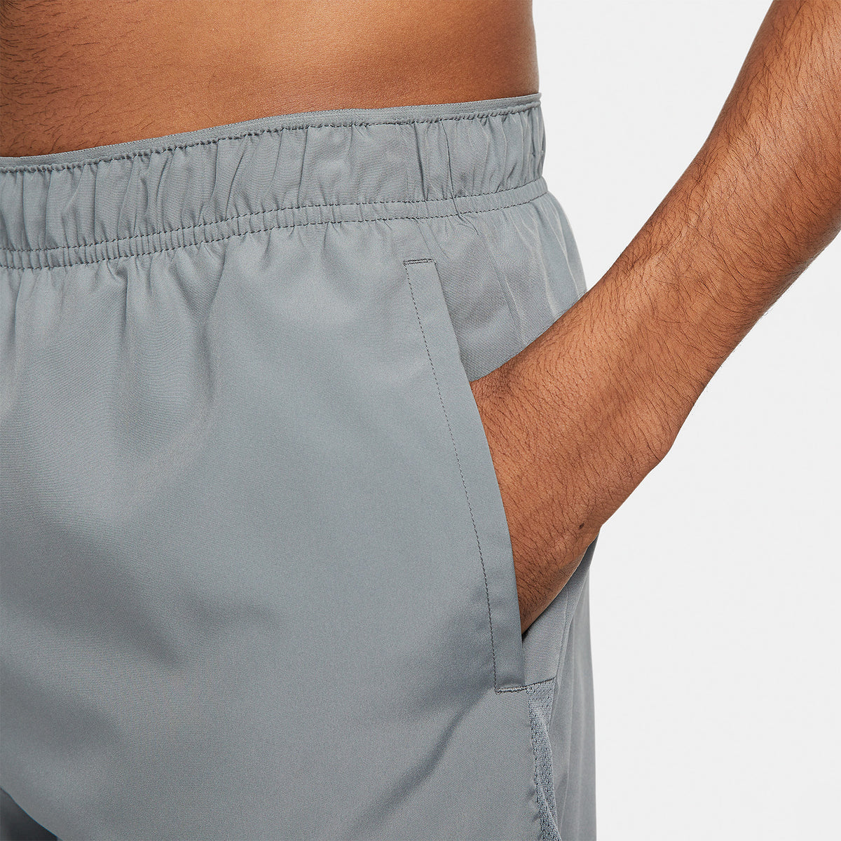 Nike Challenger 5in Pantaloncini Smoke Grey/Reflective Silver