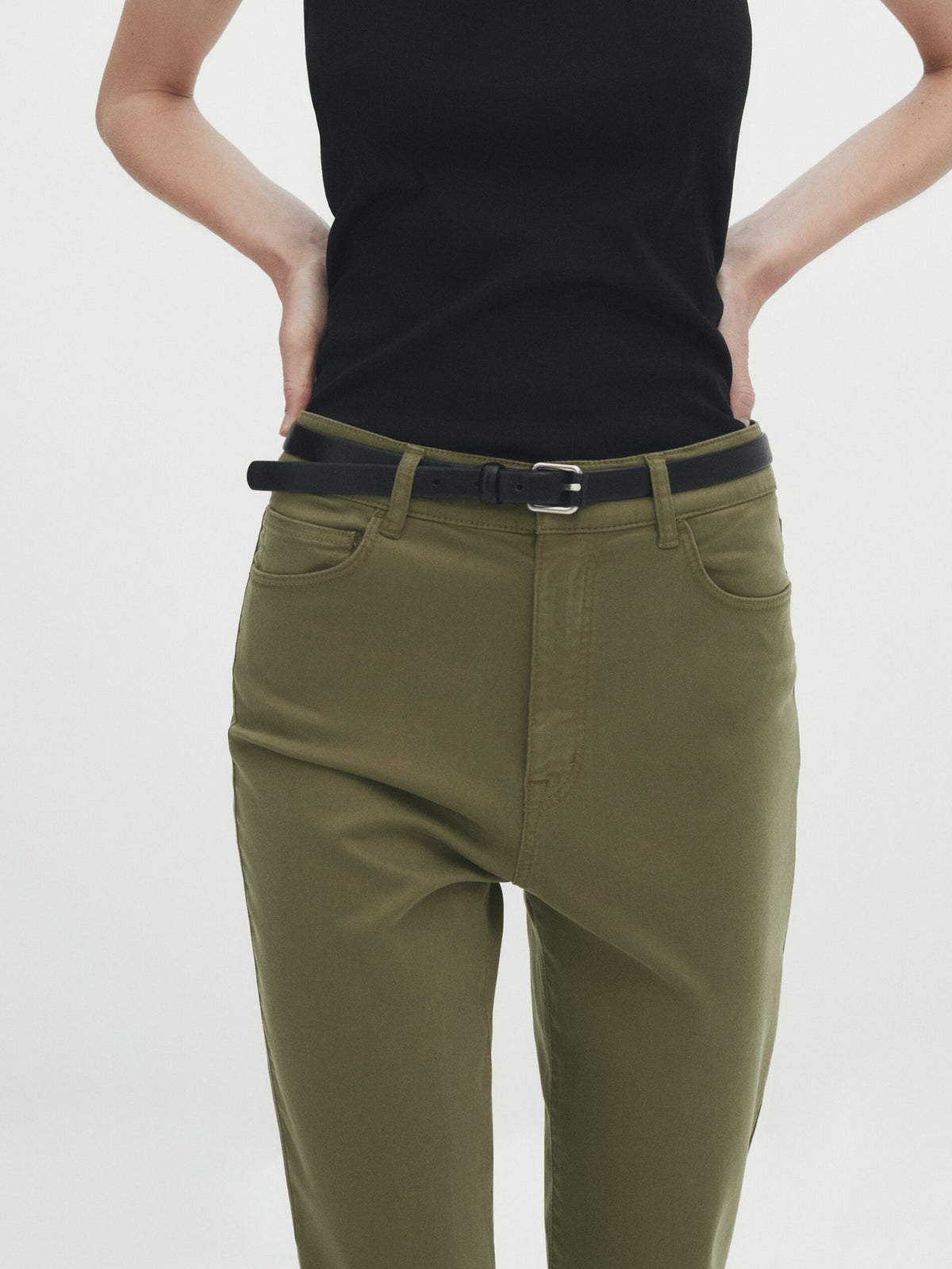 Pantalón tiro medio slim cropped - KAKI