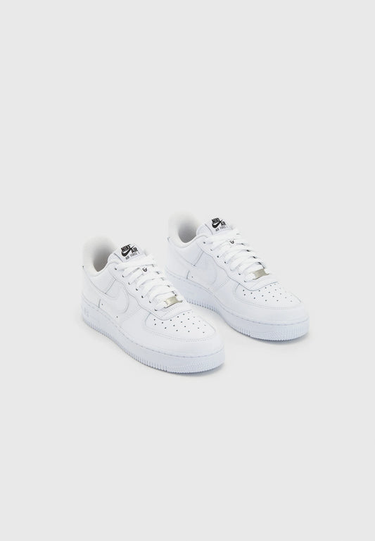 Nike Sportswear AIR FORCE 1 07 FLYEASE - Sneakers basse