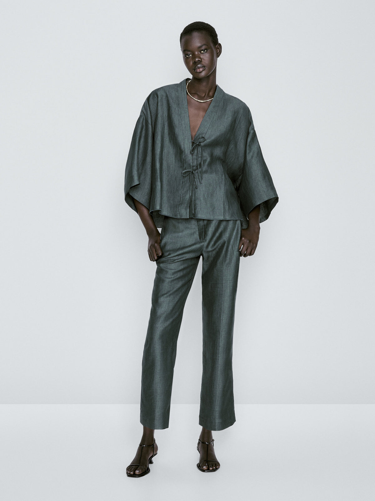 Kimono corto mezcla lino lazos - VERDE