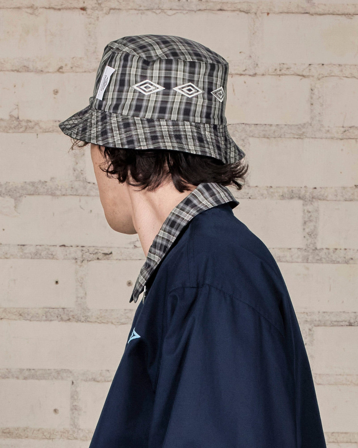 REVERSIBLE BUCKET HAT