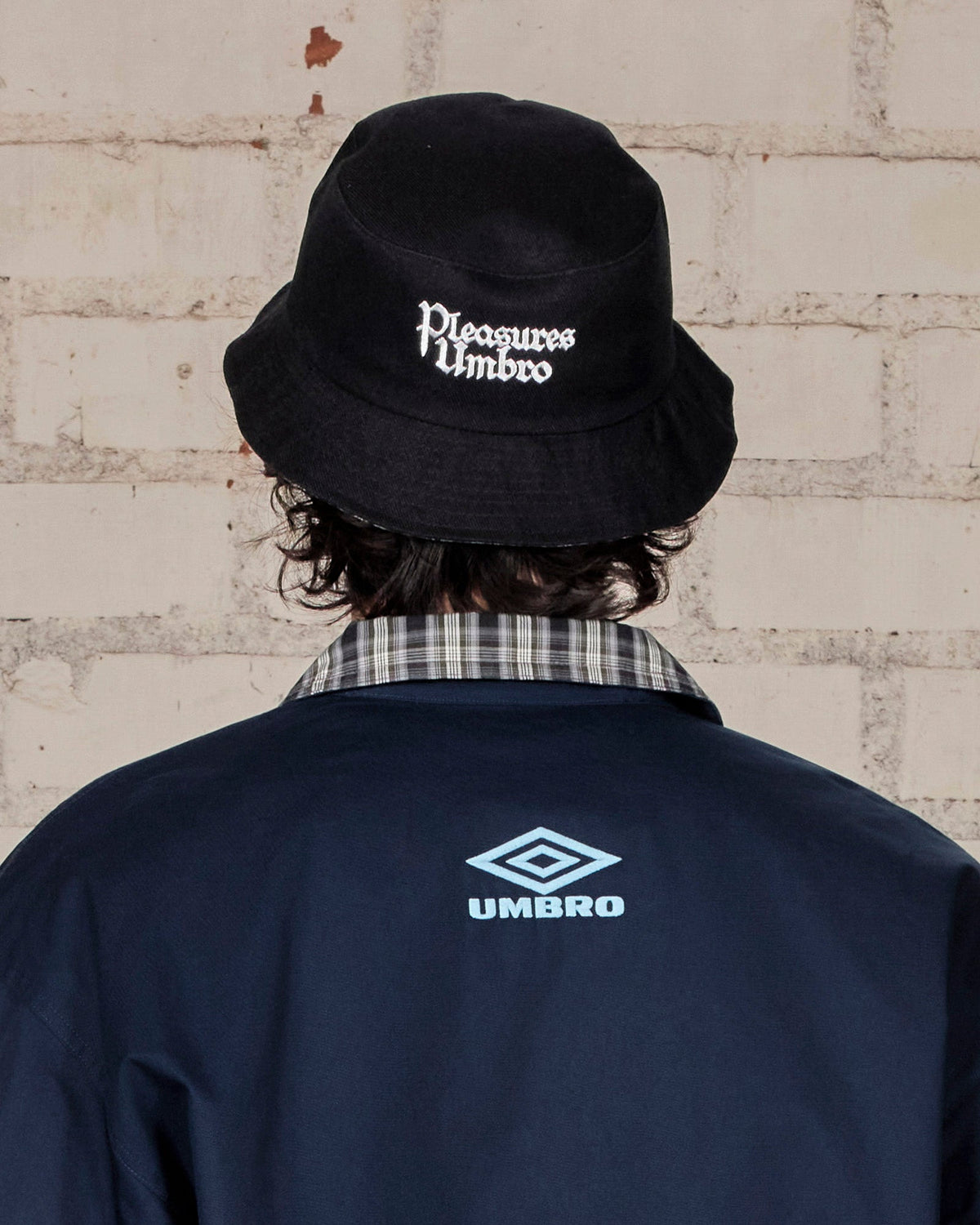 REVERSIBLE BUCKET HAT