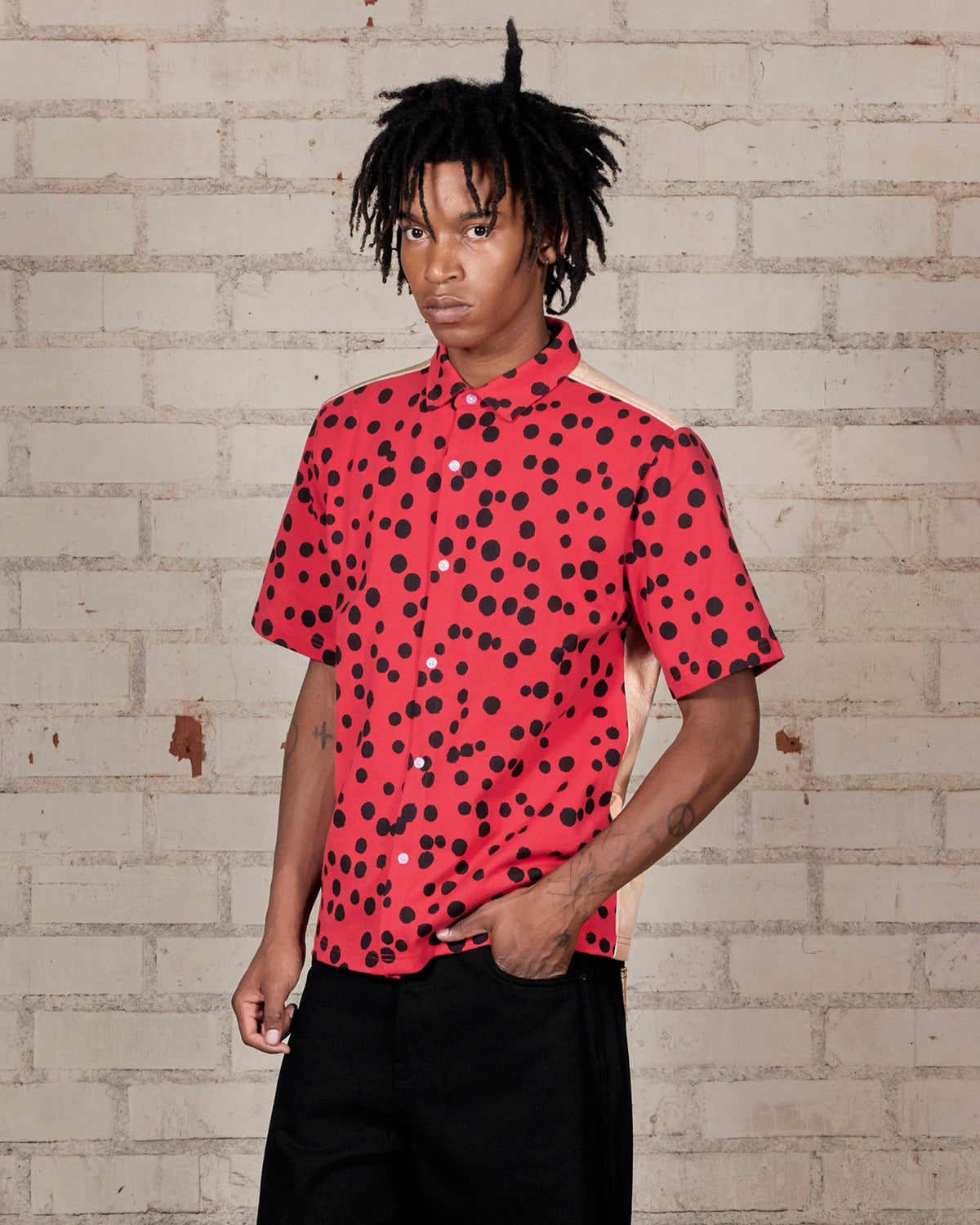 BUG EYE BUTTON UP